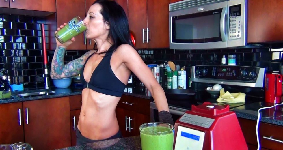 Lose Weight with Simple Smoothies you can make it at home